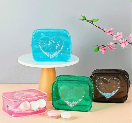 Косметичка "Яркое сердце"